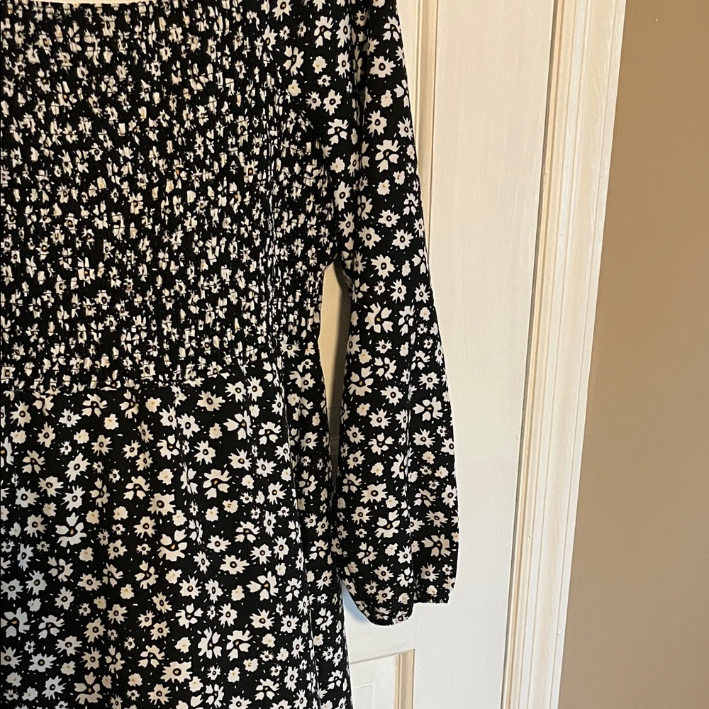 SHEIN Black and White Floral Dress with side split - Picture 4 of 7